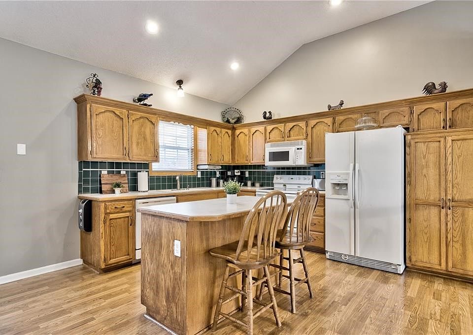 1st image of 8608 NE 73rd Ct