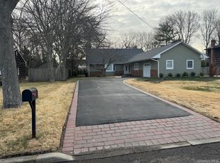 43 W Shore Road, Oakdale, NY 11769