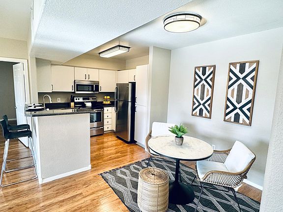 5th image of 513-1295 N Ash St #513