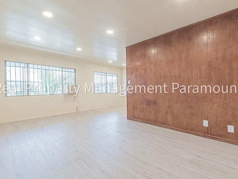3910 Stevely Ave — Photo 3