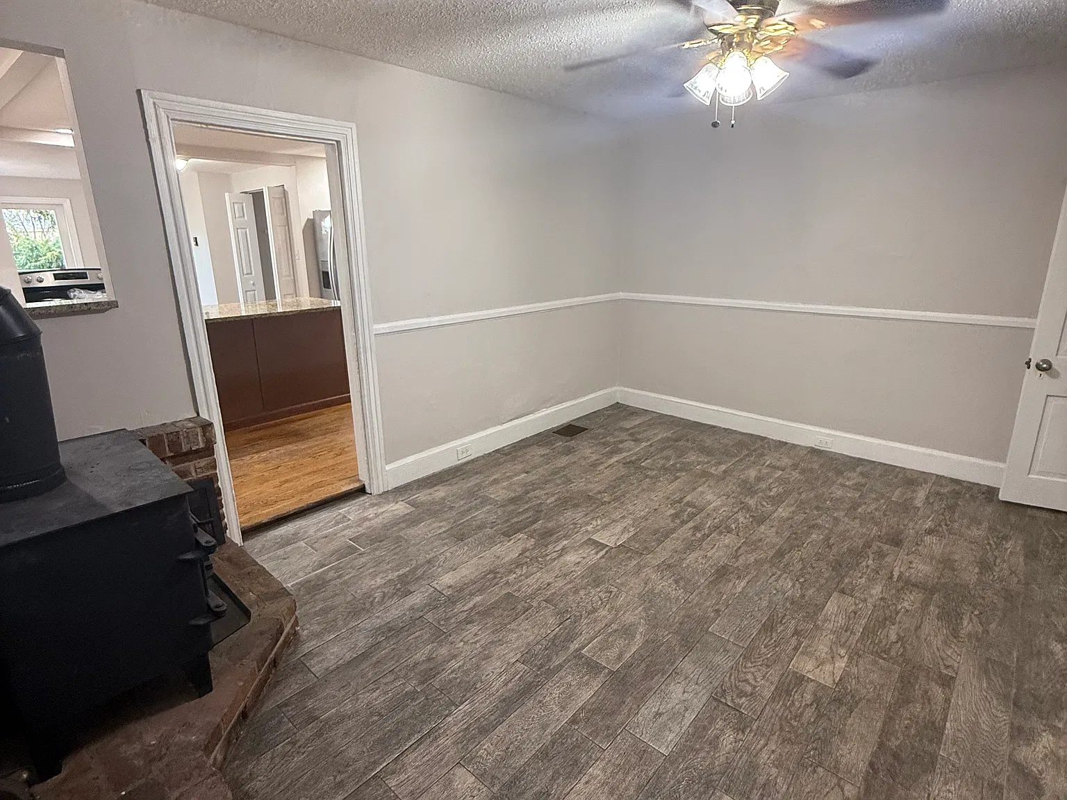 4 bed, 1350 sqft, $2,400 — Photo 3