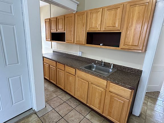 5th image of 534 Whalley Ave #2W