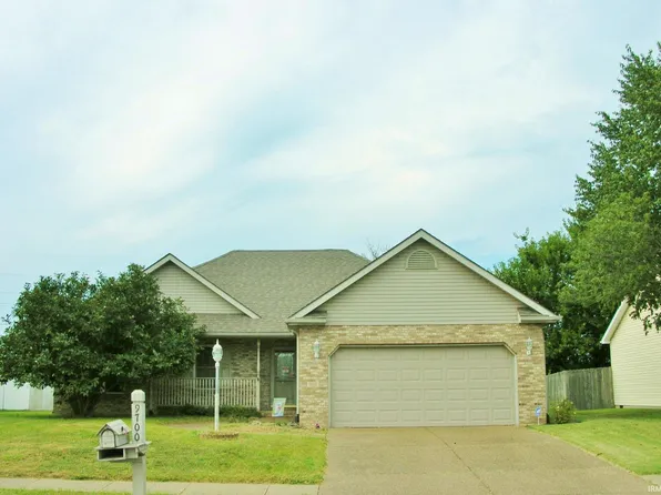 9700 Rabbit Run Dr, Newburgh, IN 47630