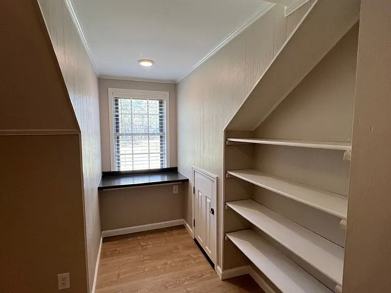9240 & 9250 Lockhart Rd — Photo 12