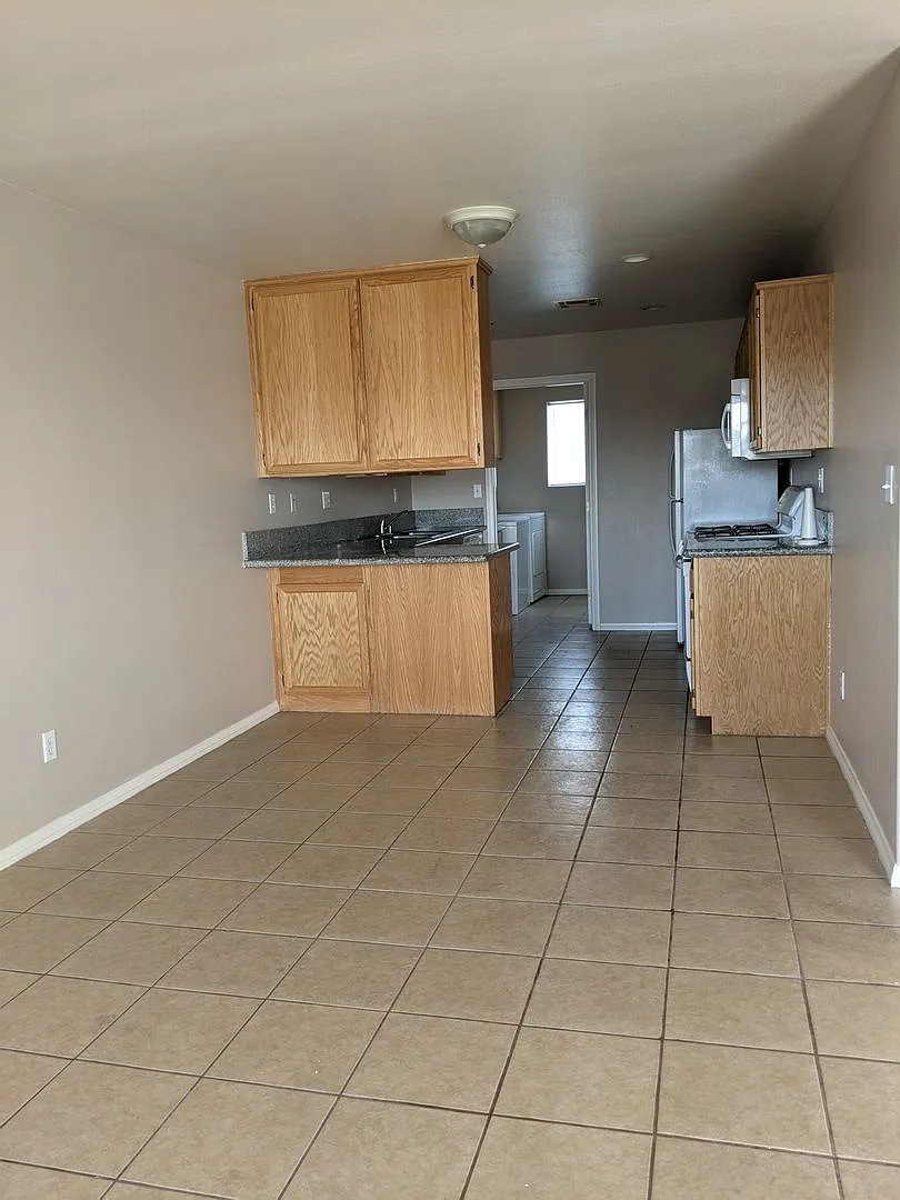 8531 Columbine Ave — Photo 3