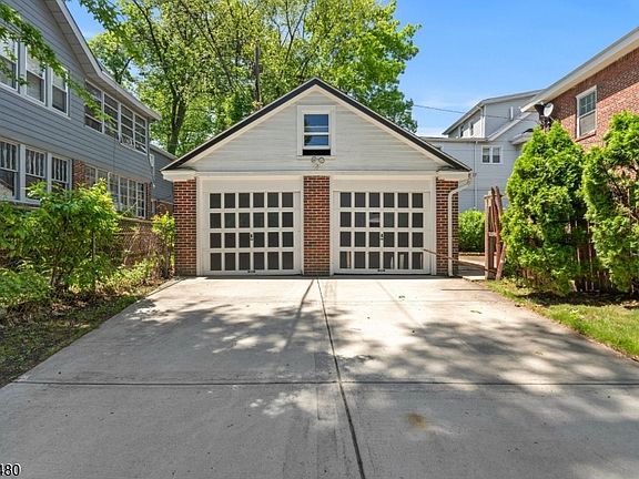 4th image of 124 Vassar Ave