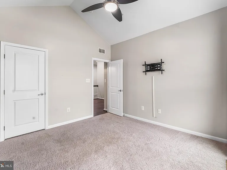 7570 Arundel Woods Dr — Photo 18