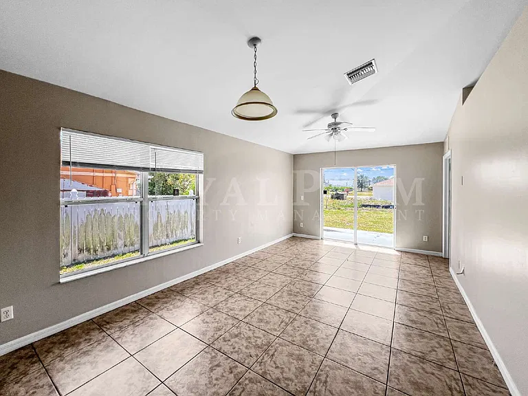 2130 NE 8th Pl — Photo 15