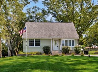 72 Charity Ln, Bristol, IL