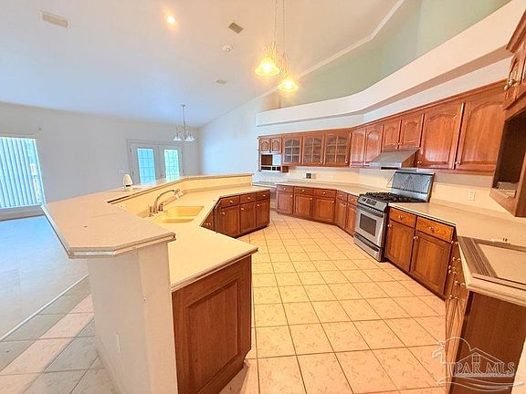 3rd image of 7934 Castle Pointe Way