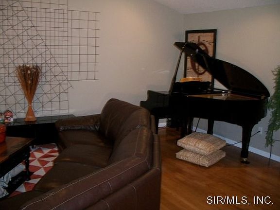 5th image of 1870 Robins Mill Ct