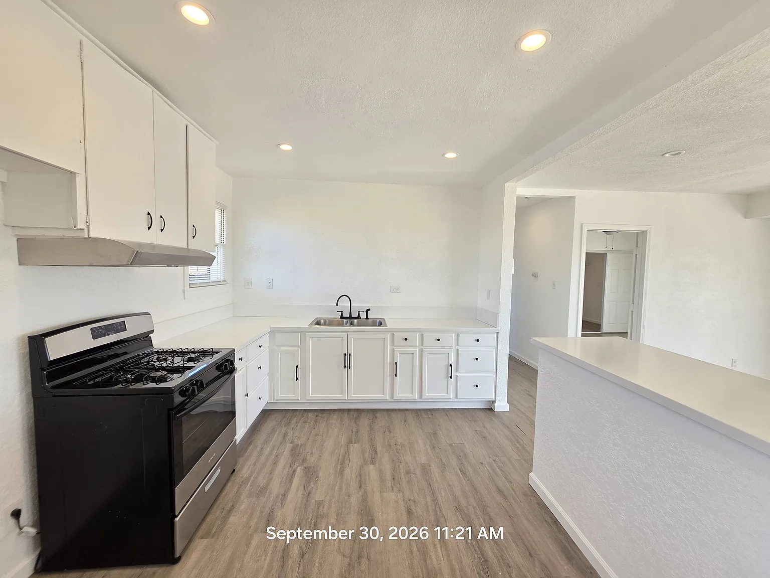 2 bed, 1.5 bath, 1038 sqft, $1,600 — Photo 3