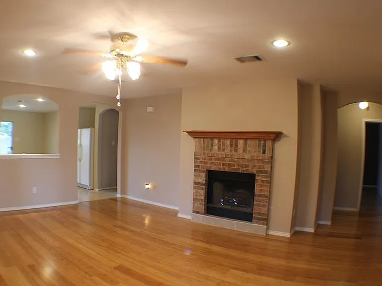 12321 Kilmartin Ln — Photo 12