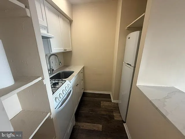 River West Condominium — Photo 4