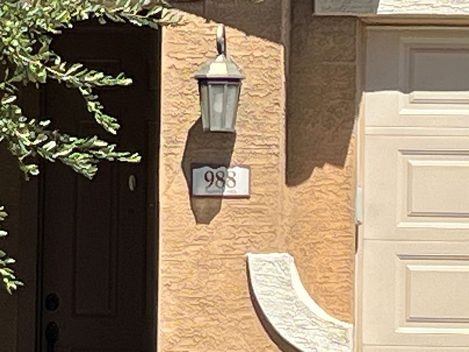 1st image of 988 W Heatherwood St
