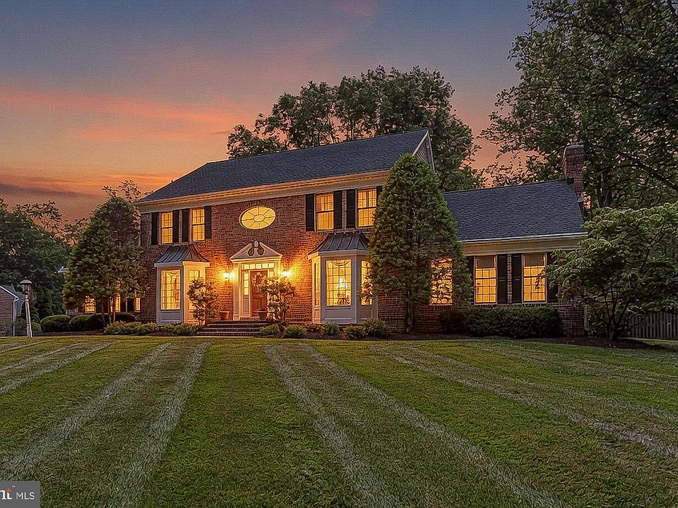 1st image of 1 Lakecrest Ct