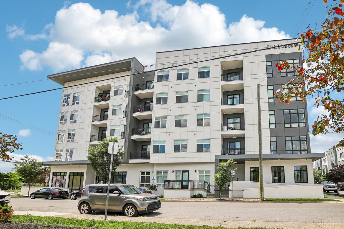 10th Ave 211-S2905-001.jpg