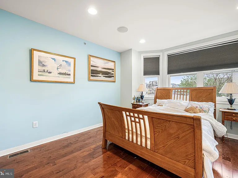 1014 S Bouvier St — Photo 11