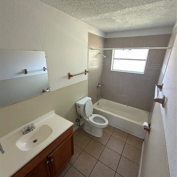 2463 Chestnut Woods Dr — Photo 7