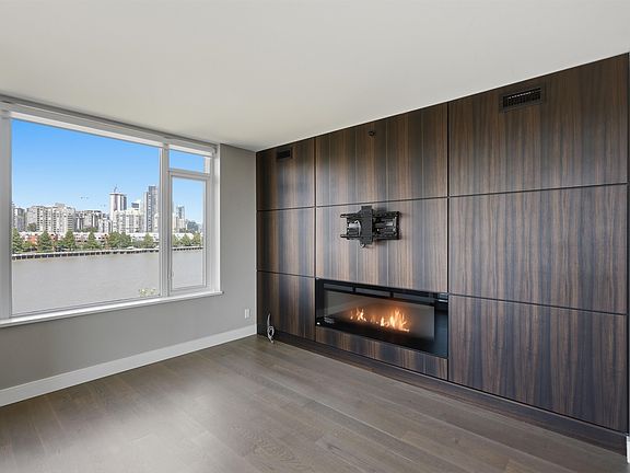 5th image of 210 Salter St #504