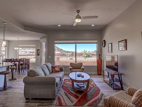 4th image of 452 E El Valle Dr