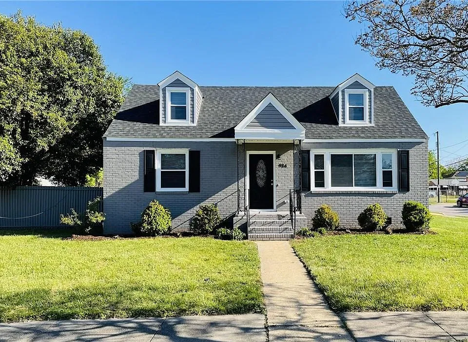 984 Wolcott Ave