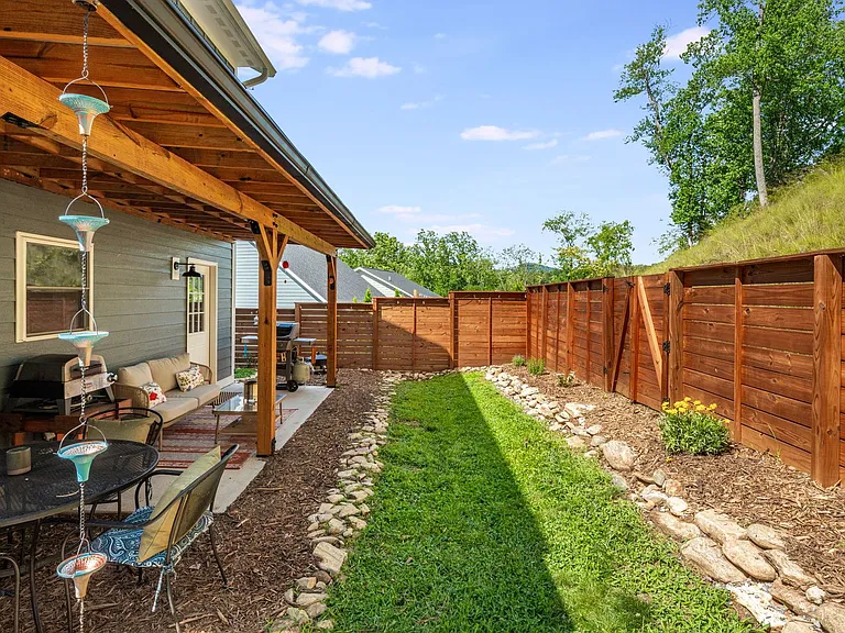 120 Northbend Dr — Photo 36