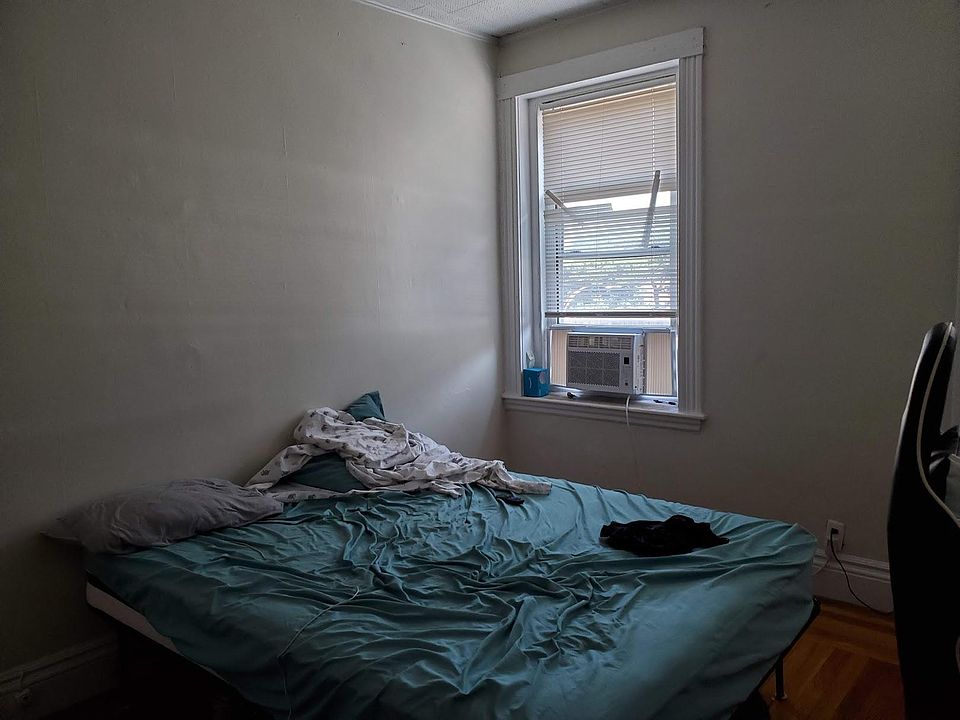 2nd image of 114 Warren St #24