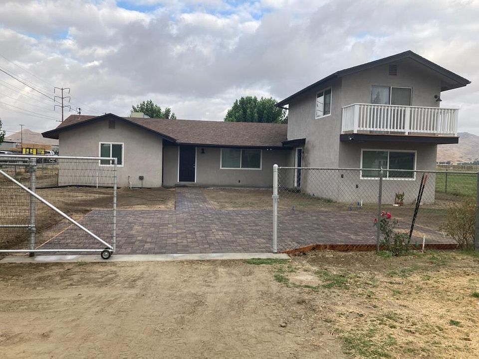 Front View of property with gate