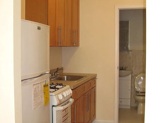3rd image of 425 E 114th St APT 4FE