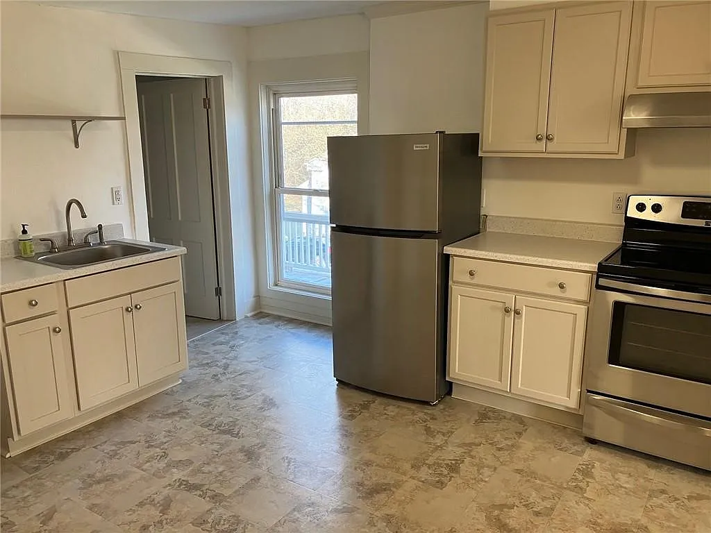 2 bed, 1.0 bath, 900 sqft, $1,195 — Photo 3