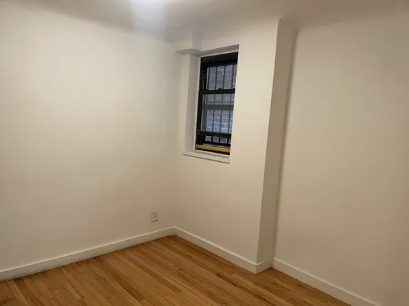 113 Sullivan Street image 3 of 15