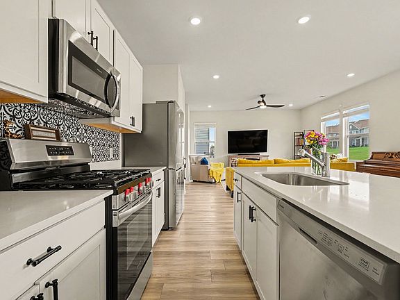 4th image of 3344 Steadman St