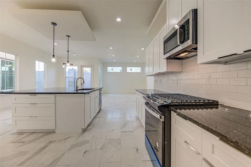 3 bed, 2.5 bath, 2181 sqft, $2,850 — Photo 4