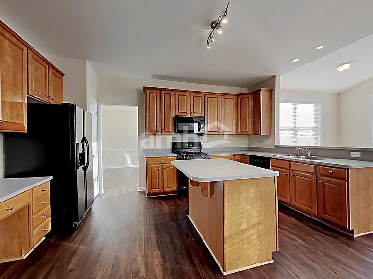 864 Brookdale Ln — Photo 4