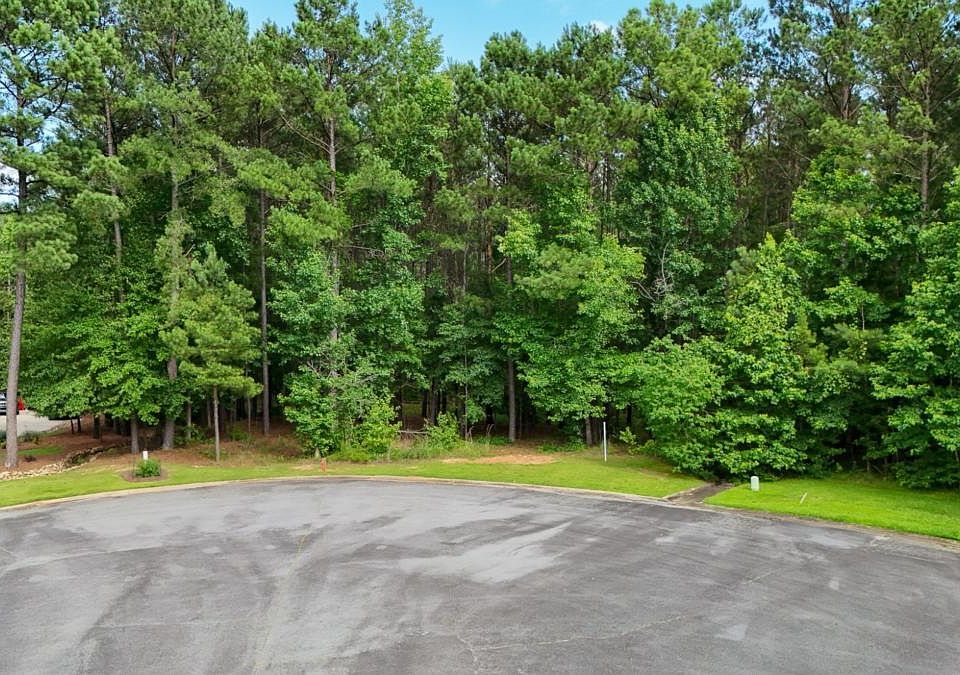 2nd image of 331 Pebble Hollow Dr