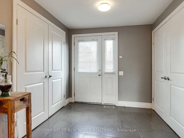 32 Canal St — Photo 2