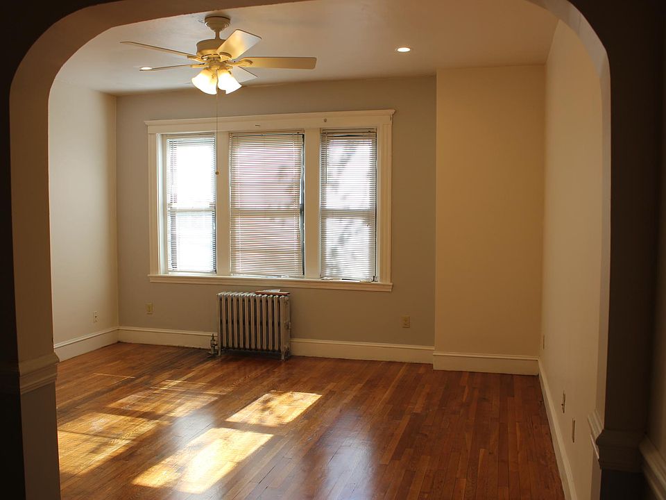 Living room 15' X 14.5'