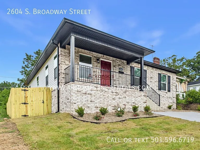 2604 S Broadway St — Photo 13