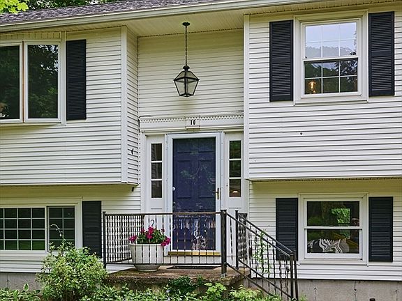 3rd image of 10 Robin Rd
