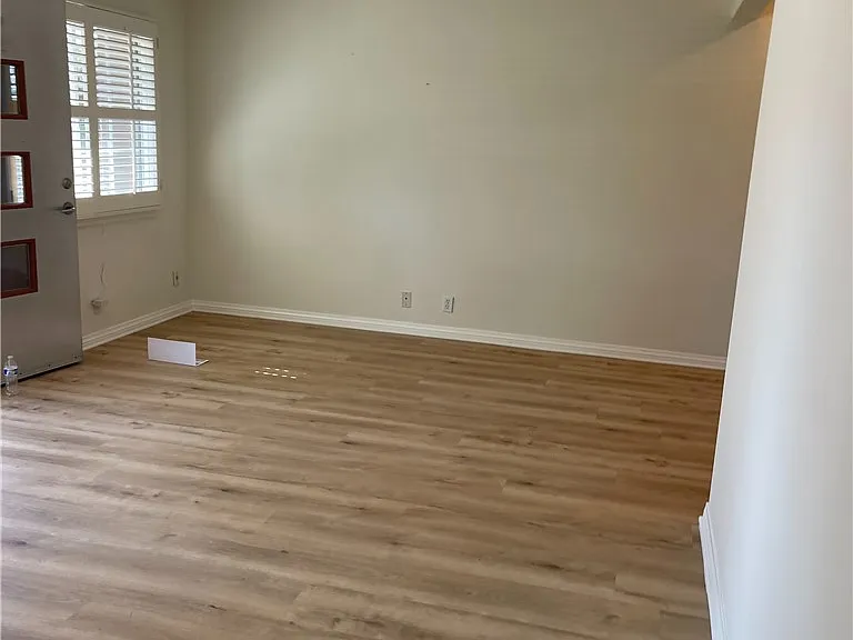 4532 Walnut St — Photo 2