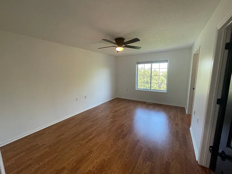 1364 Conservatory Ct — Photo 33