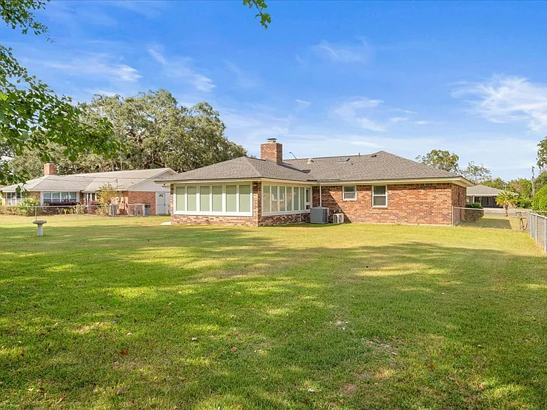 210 Pine Grove Dr — Photo 41