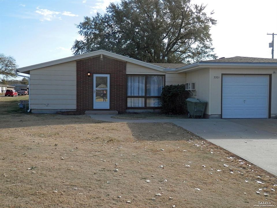 1st image of 3201 Royal Dr