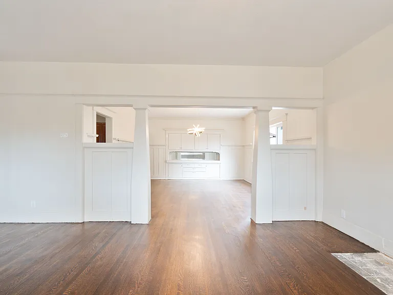 2214 Thomas St — Photo 4