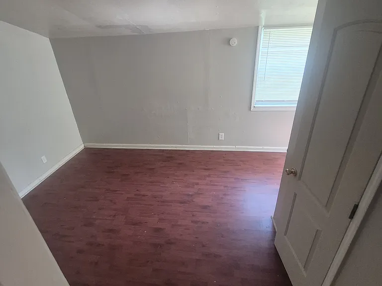 433 Plaza Ave — Photo 10