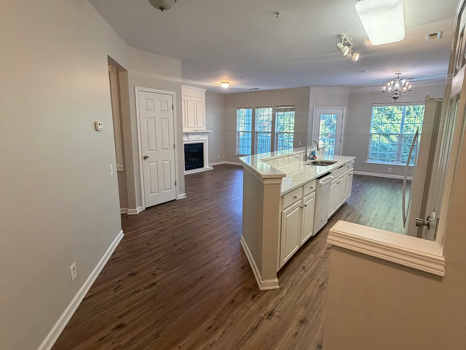 3 bed, 1294 sqft, $2,600 — Photo 3