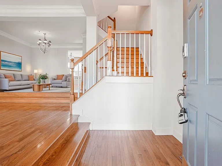 1022 Crestfield Dr — Photo 7