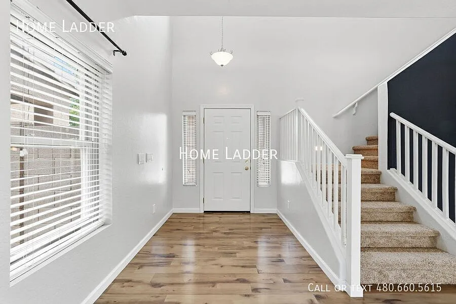 Modern 3-Bedroom Home with Loft, 2-Car Garage & Community Pool — Photo 4