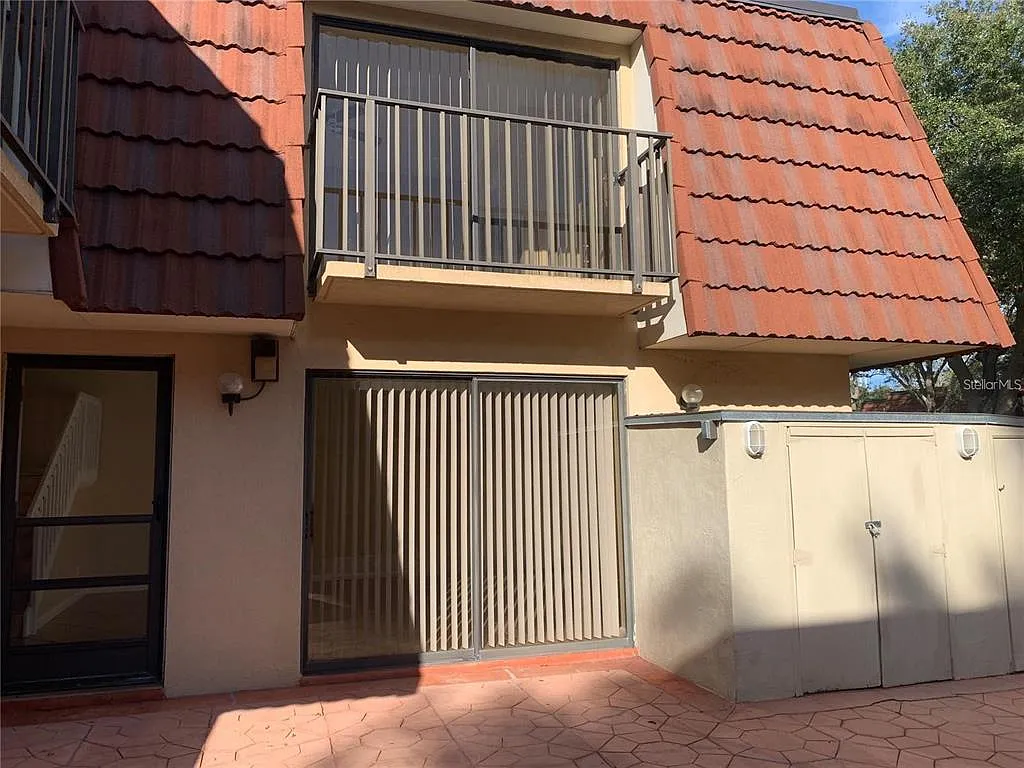 2 bed, 2.5 bath, 1344 sqft, $2,050 — Photo 2